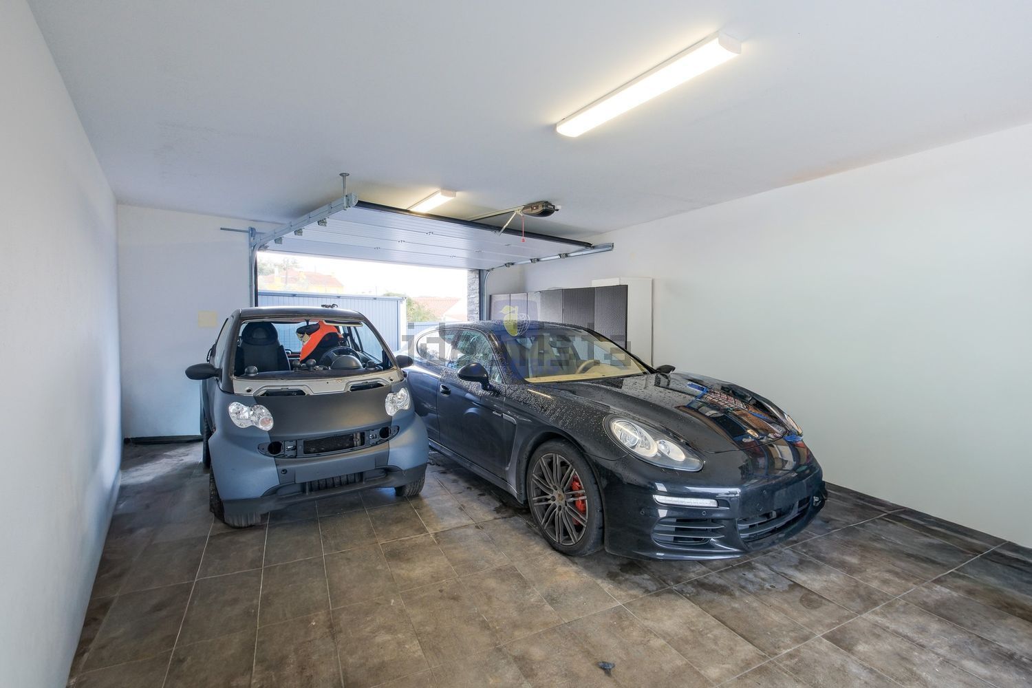 小楼房或别墅出售在Lousa - 停车位