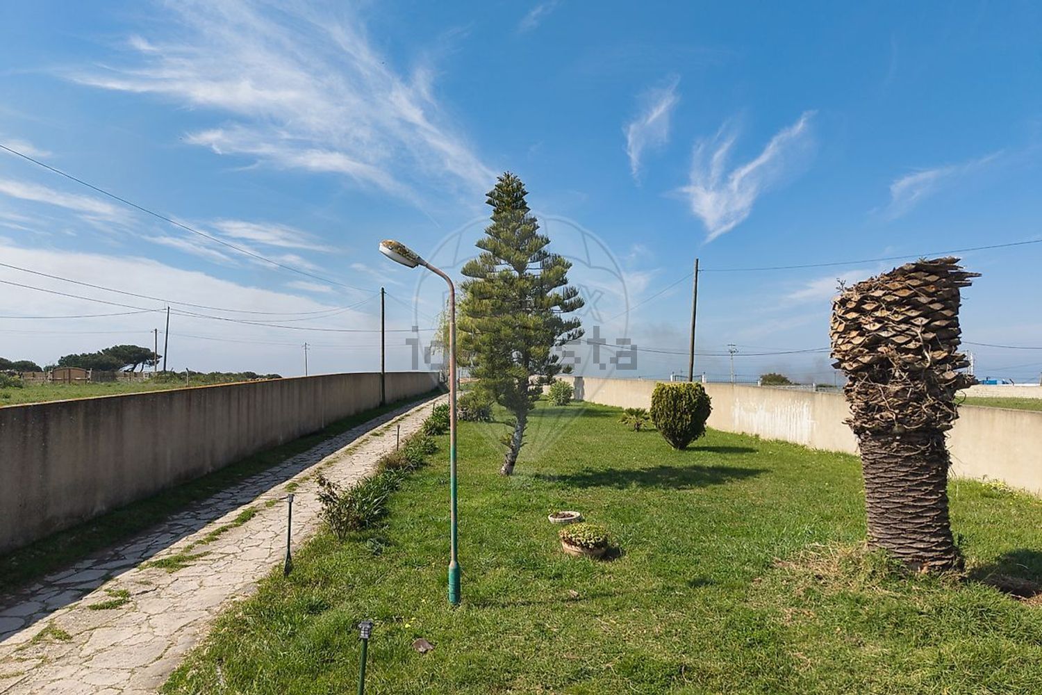 小楼房或独栋别墅出售在Rua da Horta - 花园