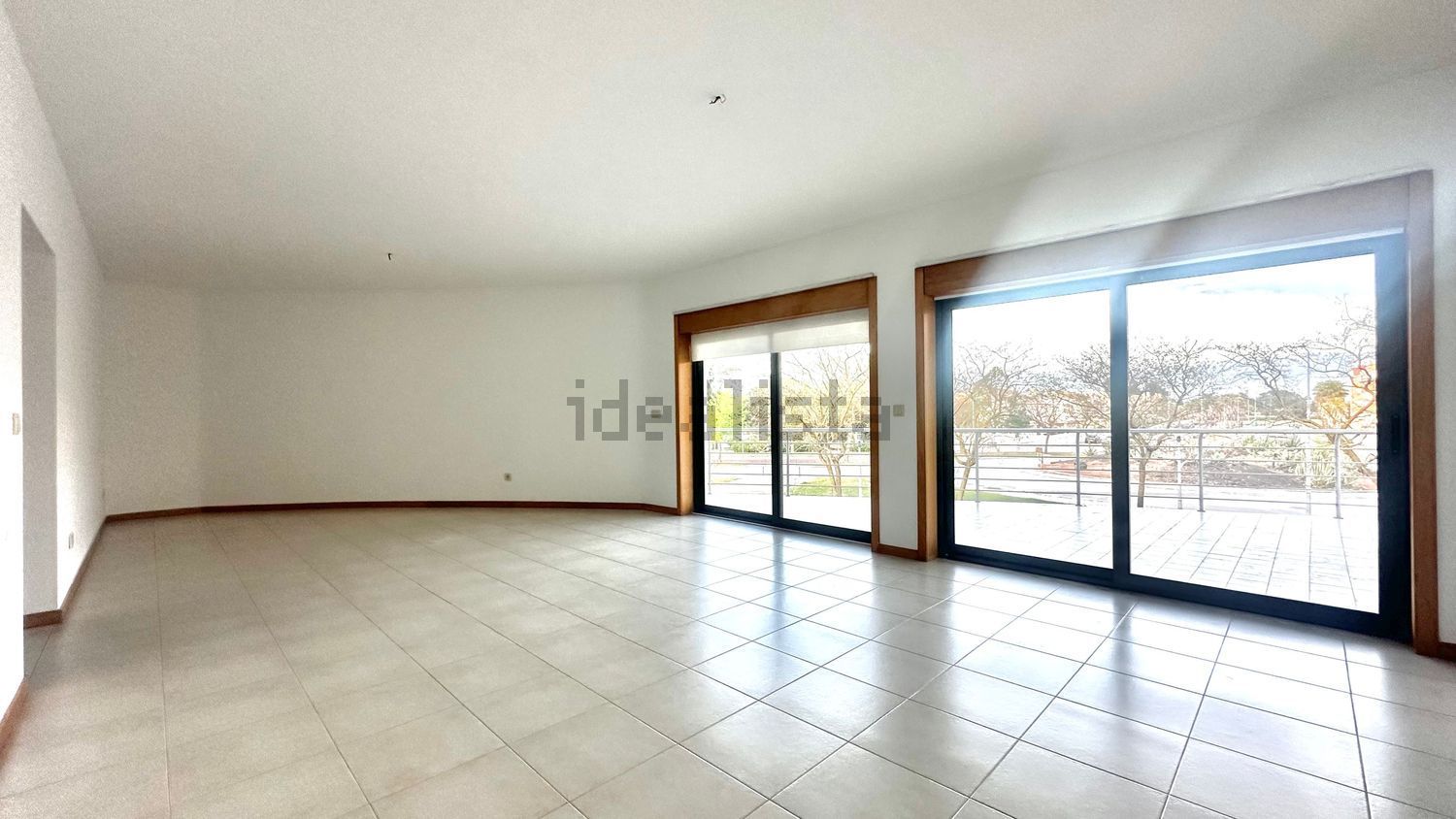 公寓 t4出售在Avenida Natália Correia - 客厅