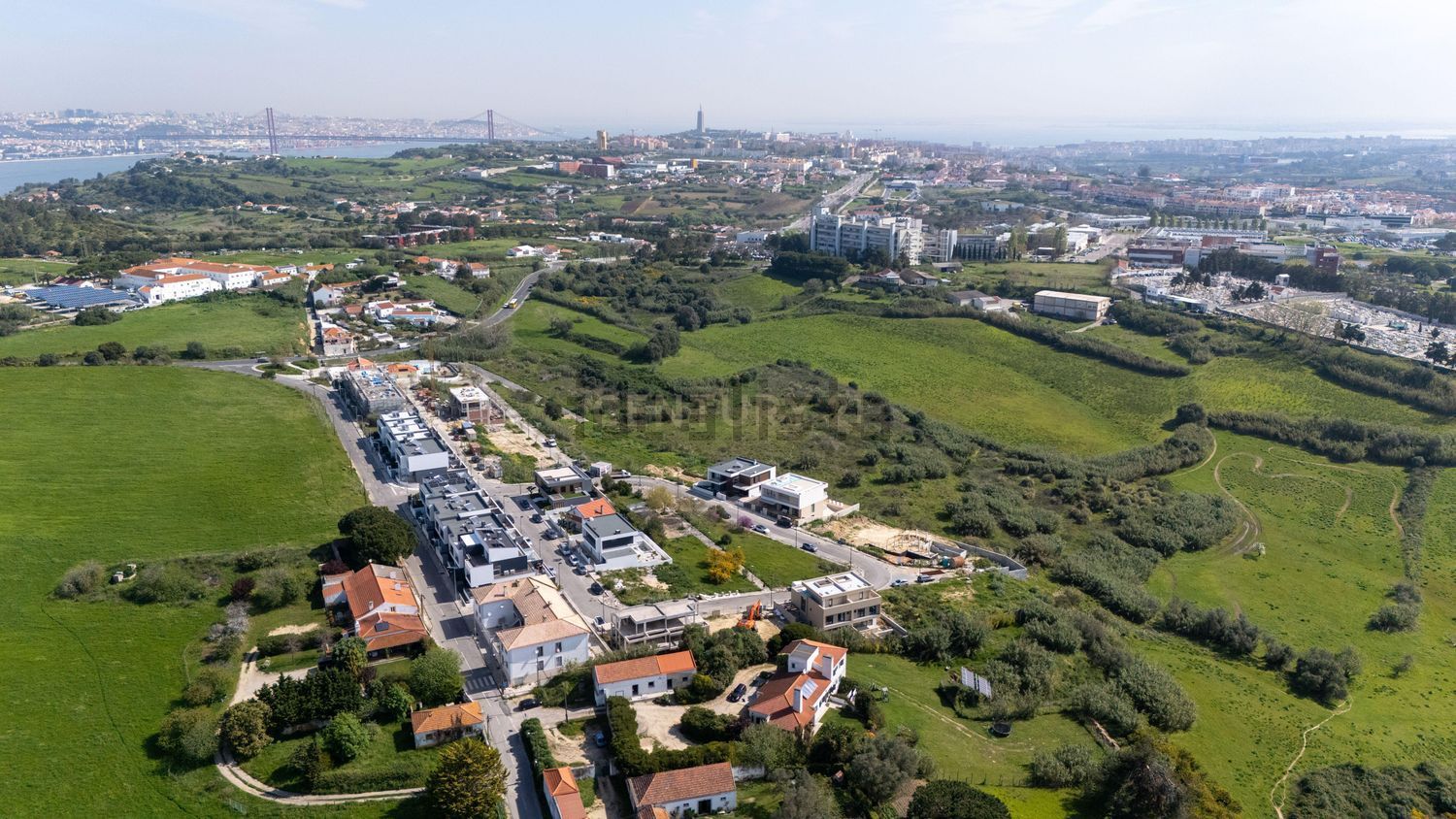 小楼房或独栋别墅出售在Rua Capitão Salgueiro Maia - 视线