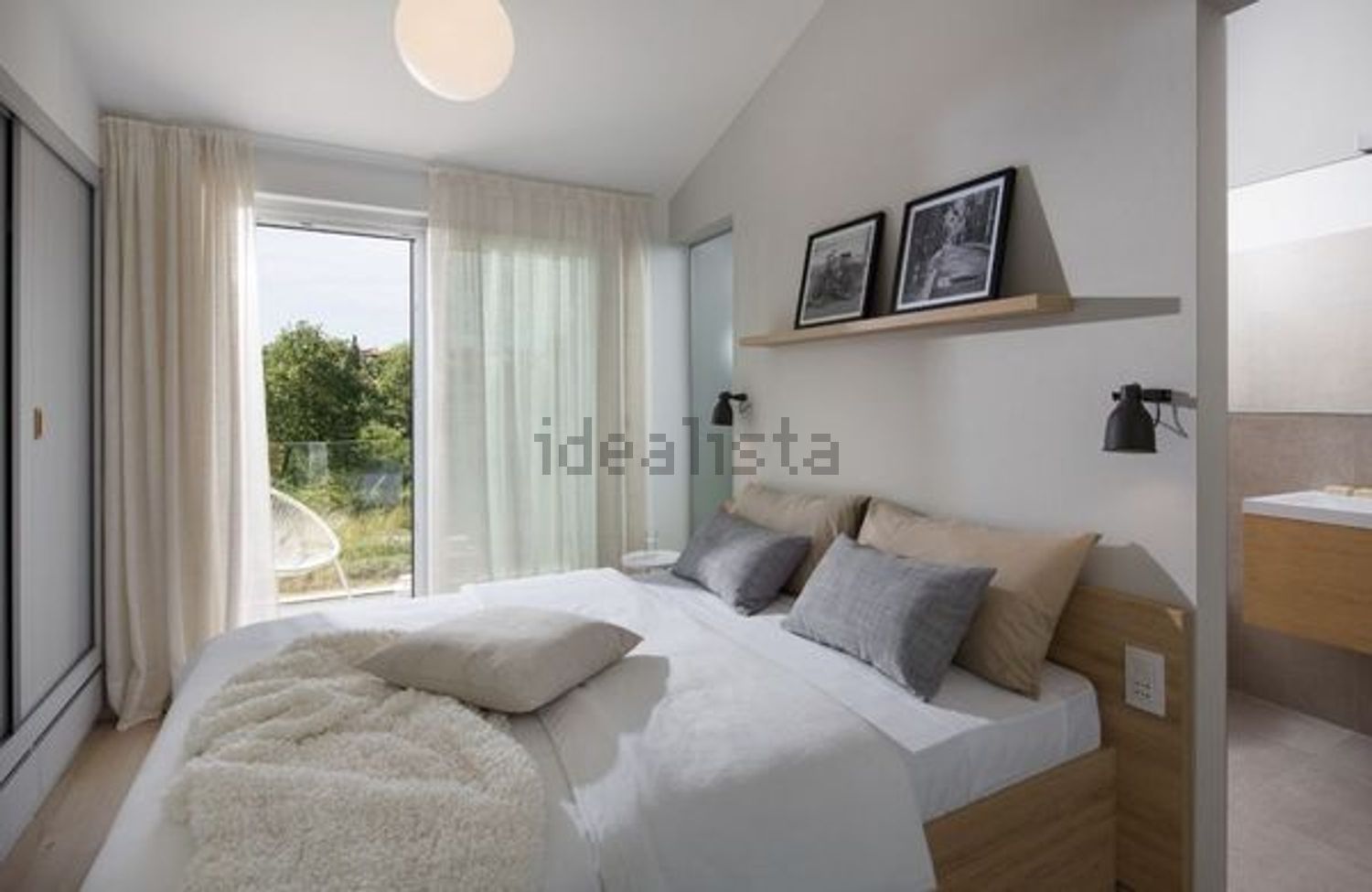 小楼房或独栋别墅出售在Tires - 卧室