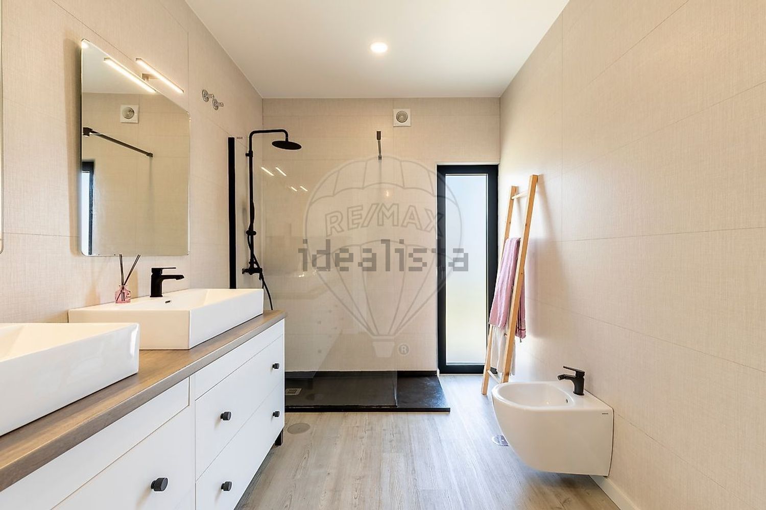 小楼房或独栋别墅出售在Praceta Da Lapa - 卫生间