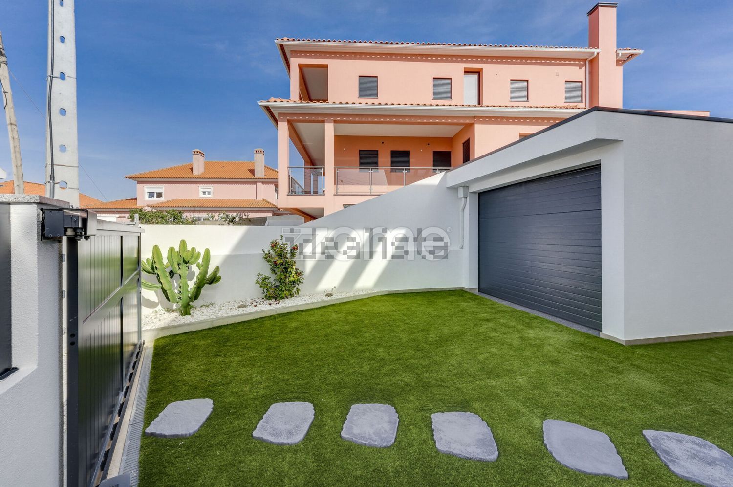 出租双拼别墅在Rua Portelas, 47 a - 停车位