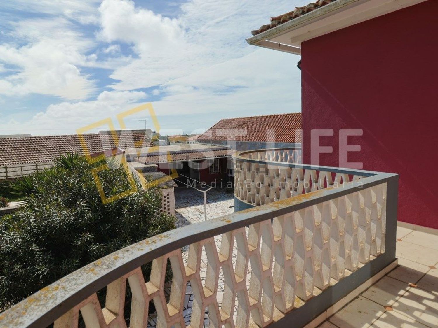 小楼房或独栋别墅出售在São Pedro da Cadeira - 阳台