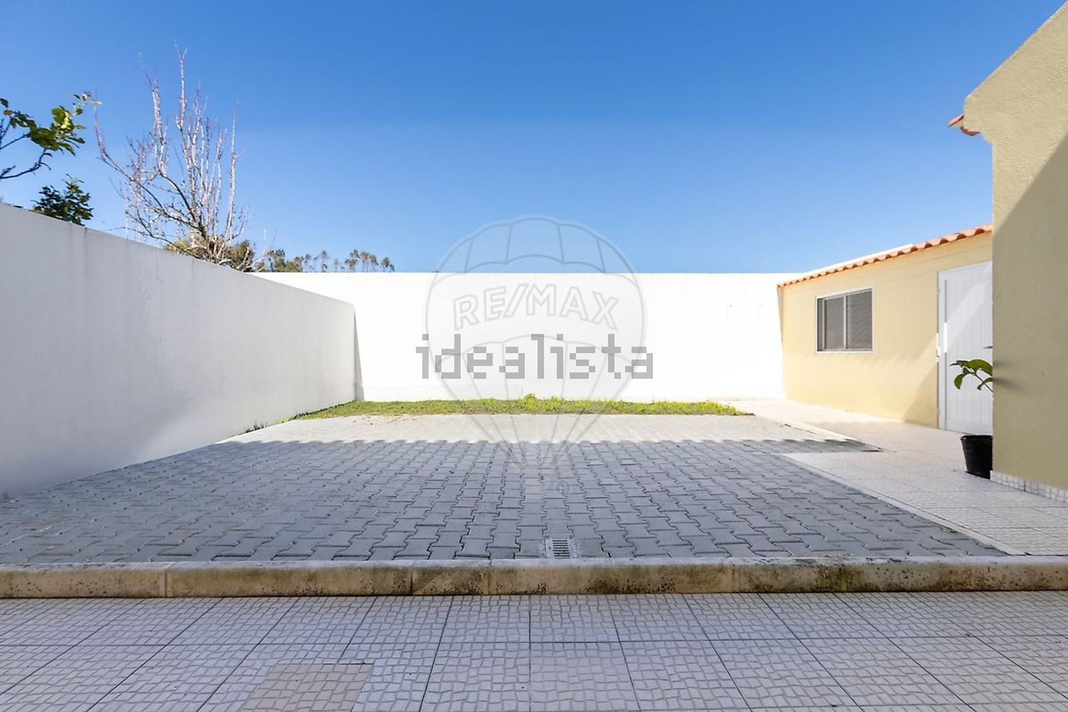 小楼房或独栋别墅出售在Rua da Engenheira - 外立面