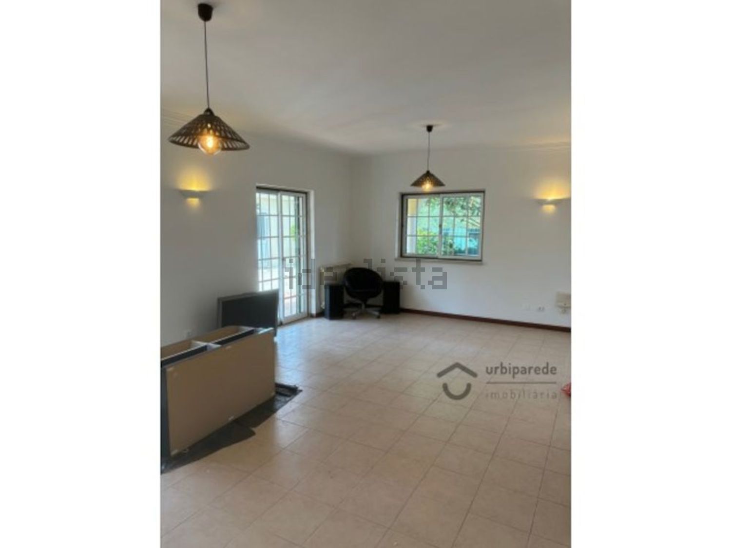 出租小楼房或独栋别墅在Praceta Susana Feitor s/n - 客厅