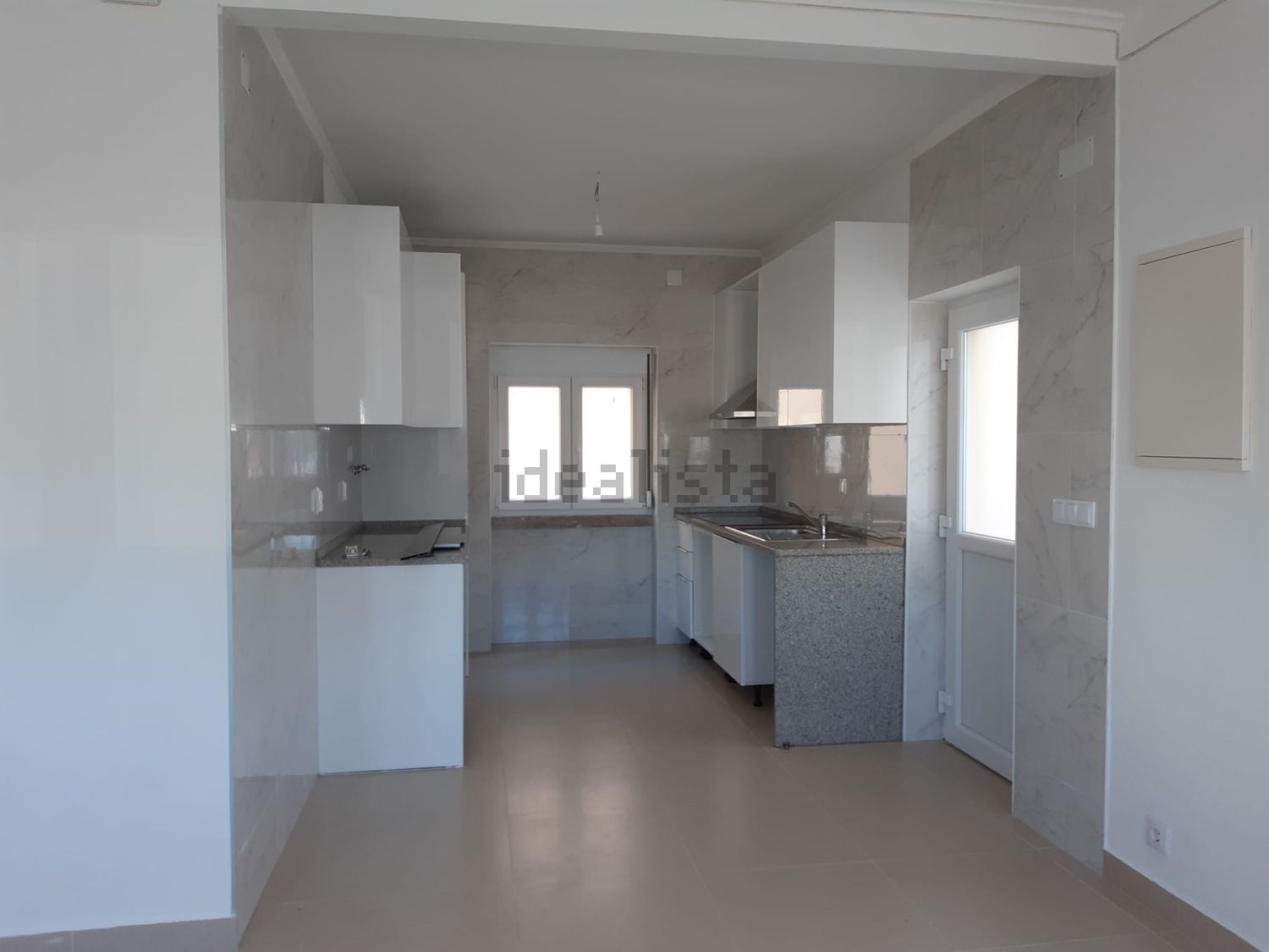 出租小楼房或独栋别墅在Largo Coronel Brito Gorjão, 3 - 厨房