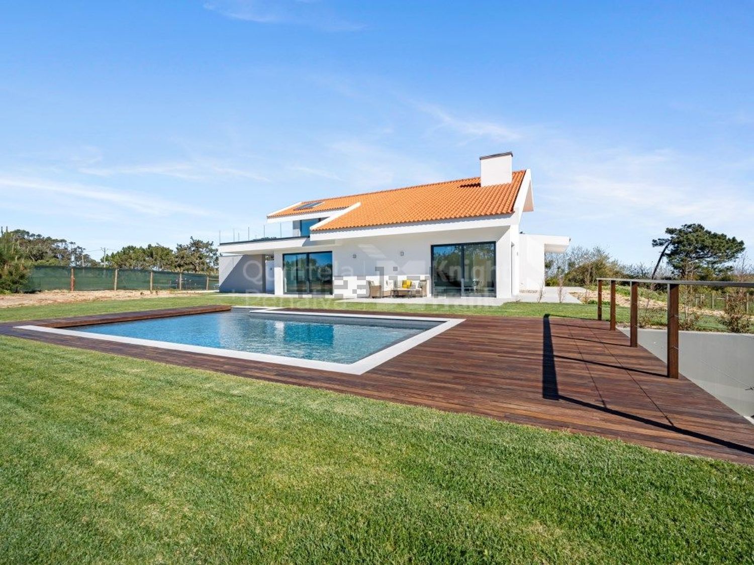 小楼房或独栋别墅出售在Estrada do Rodízio, 76 - 花园