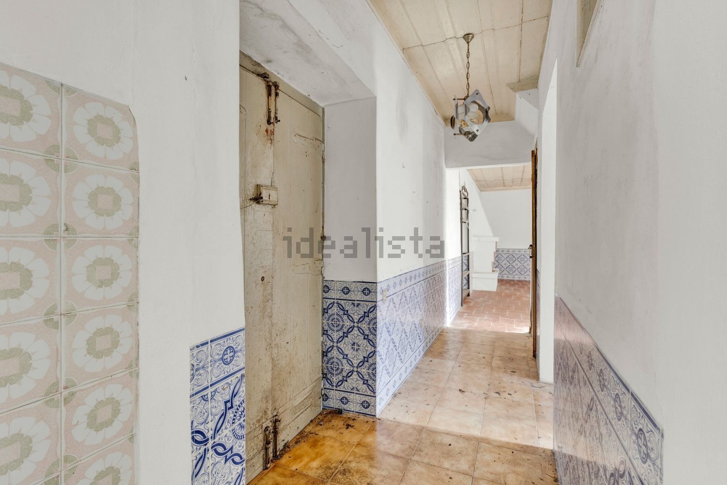 小楼房或独栋别墅出售在Rua Direita - 过道