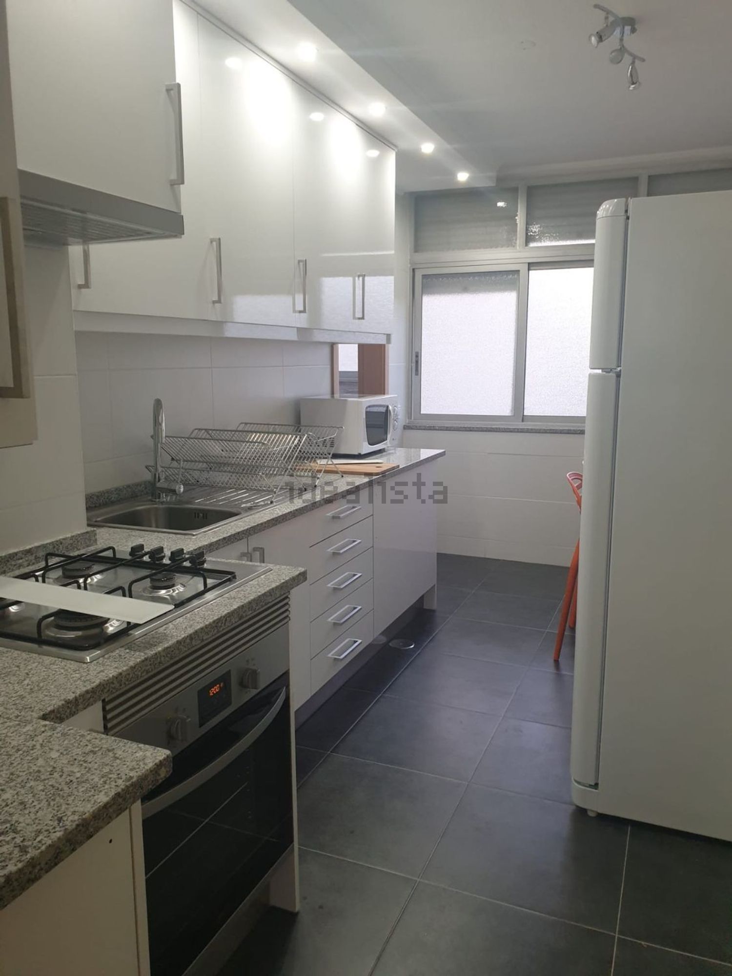 出租房间在Rua Josefa D'Óbidos, 3 - 厨房