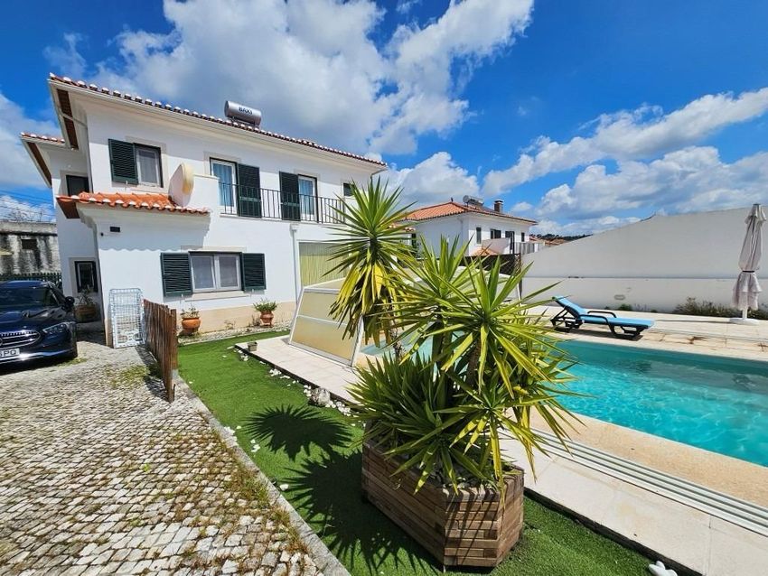 小楼房或独栋别墅出售在Rua Nossa Senhora do Rosário