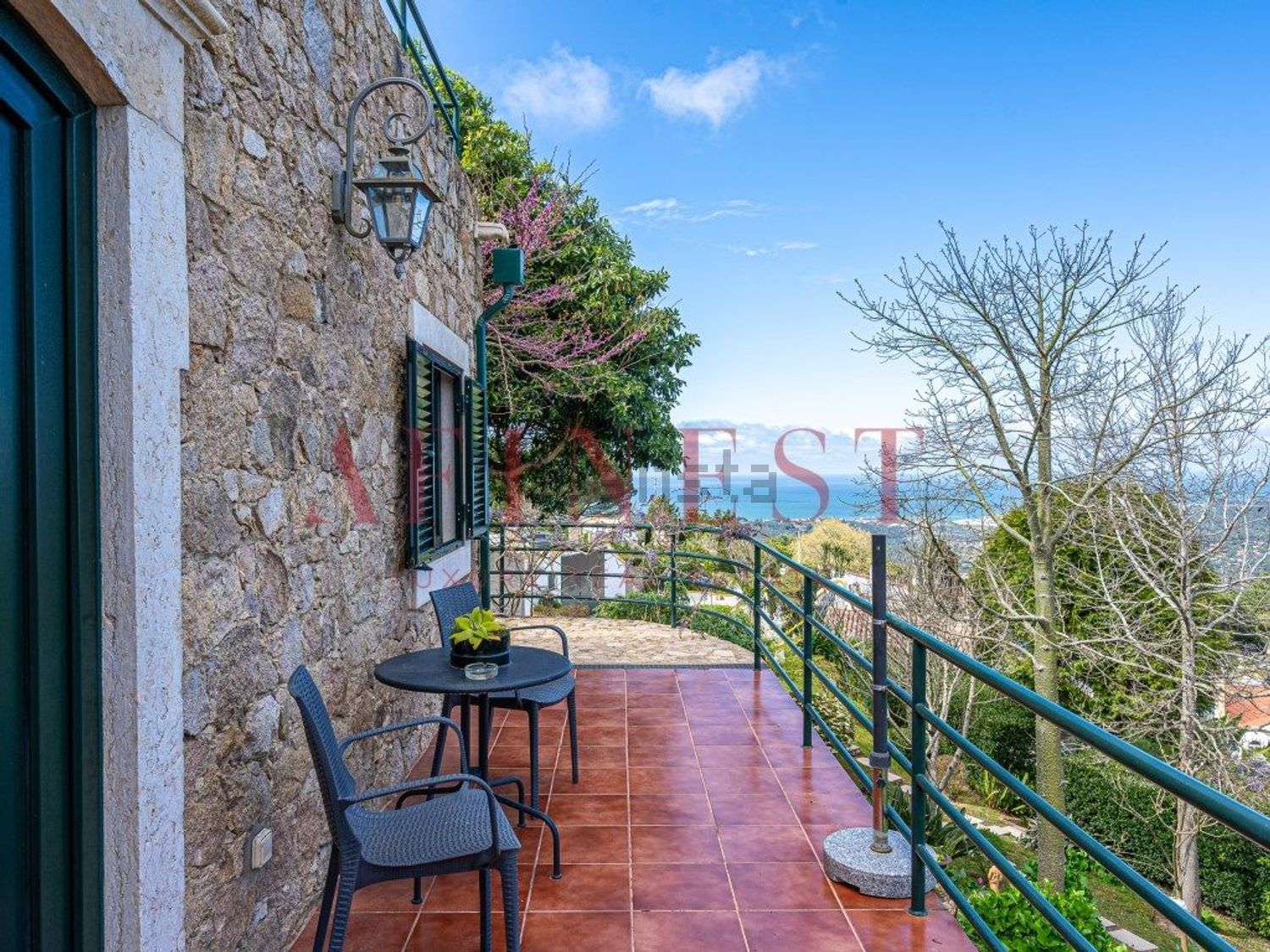 出租小楼房或独栋别墅在Rua Alto do Tanque Novo - 阳台