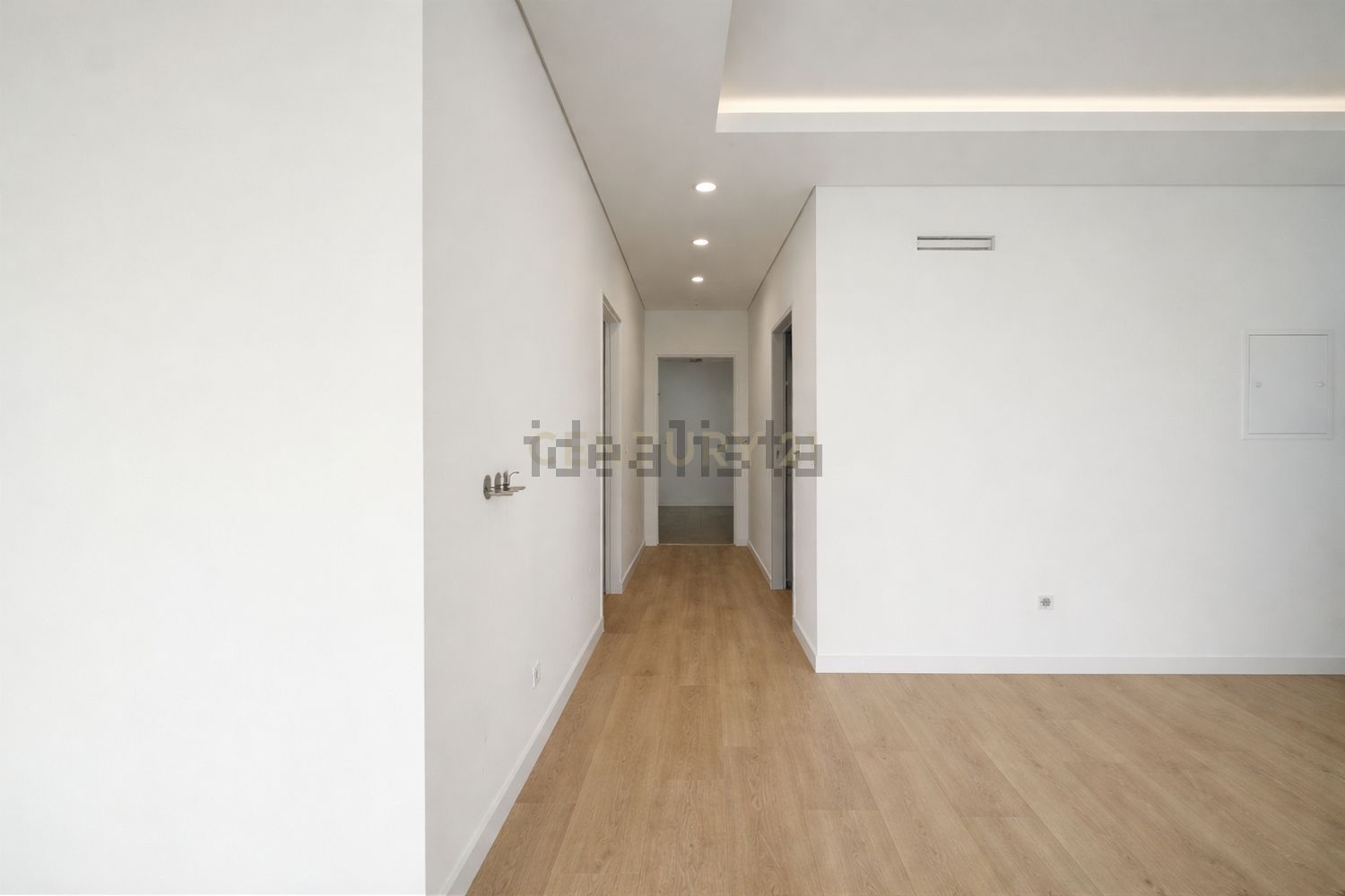 小楼房或独栋别墅出售在Rua Doutora Sara Benoliel, 2866 - 过道