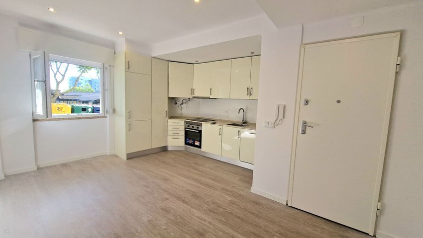 公寓 t1出售在Avenida Doutor José Pontes, 33