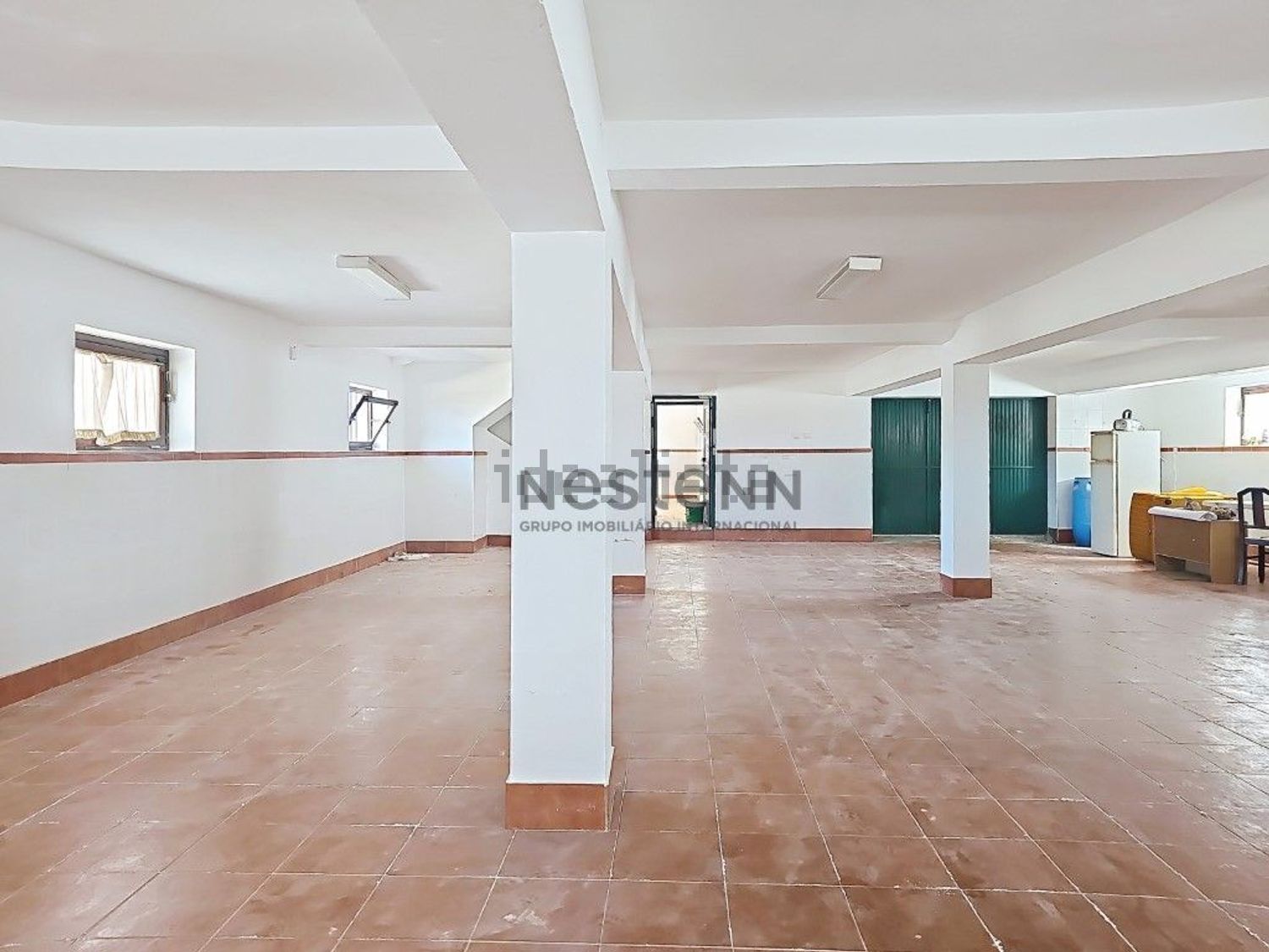 小楼房或独栋别墅出售在Lamas e Cercal - 停车位