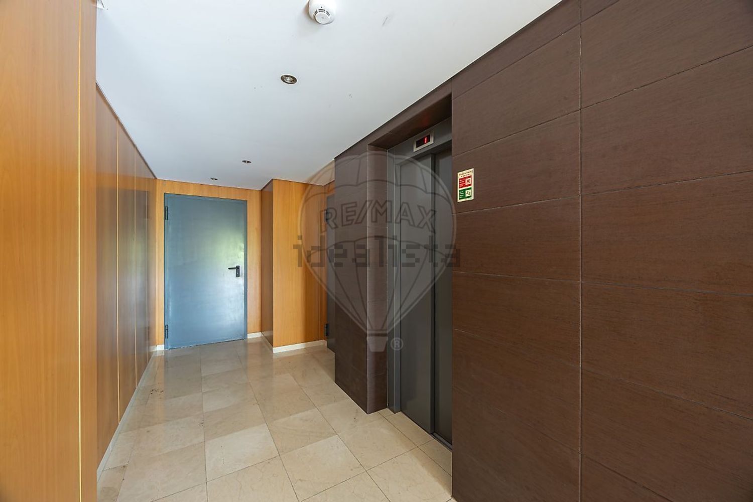 公寓 t2出售在Travessa Ivone Silva - 过道