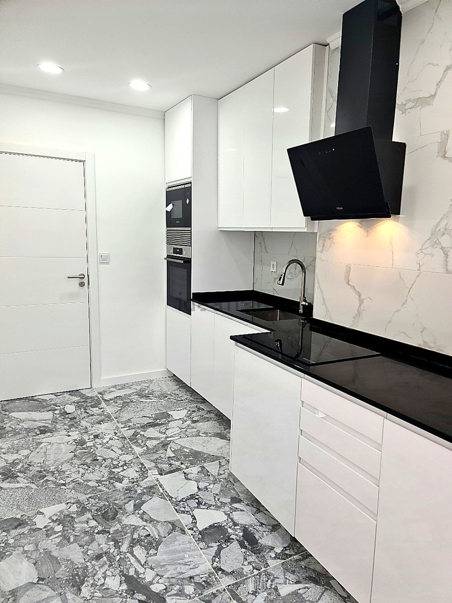 公寓 t2出售在Rua Arminda Gomes de Carvalho, 10 - 厨房