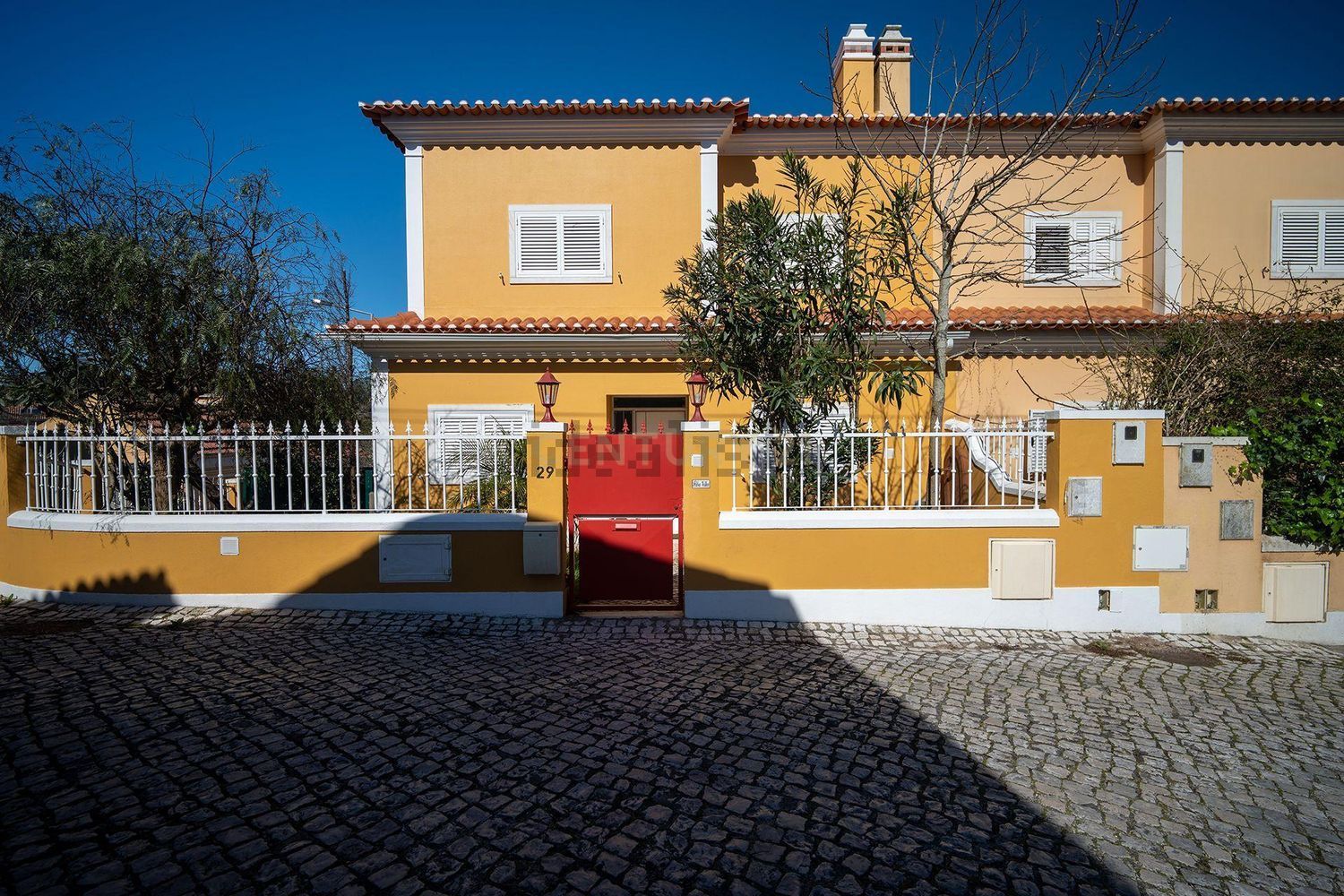 小楼房或独栋别墅出售在Rua Engenheiro José Caetano Salema Garção, 29 - 外立面