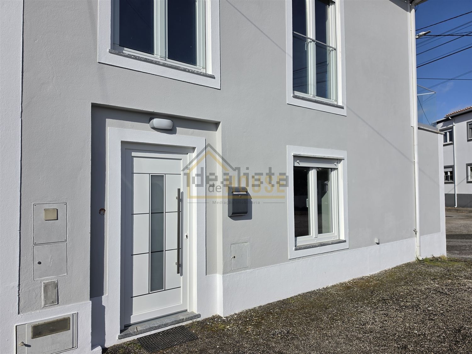 小楼房或独栋别墅出售在Rua da Cerda - 前厅