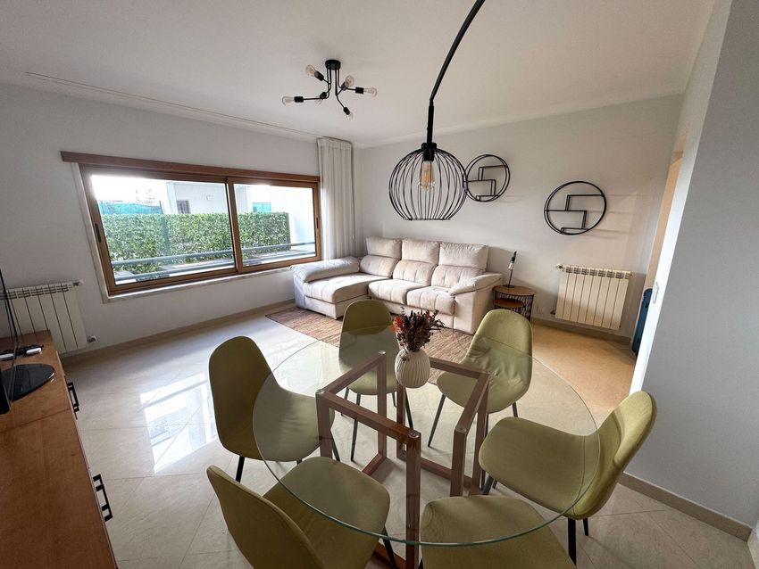 出租公寓 t2在Santo António dos Cavaleiros e Frielas