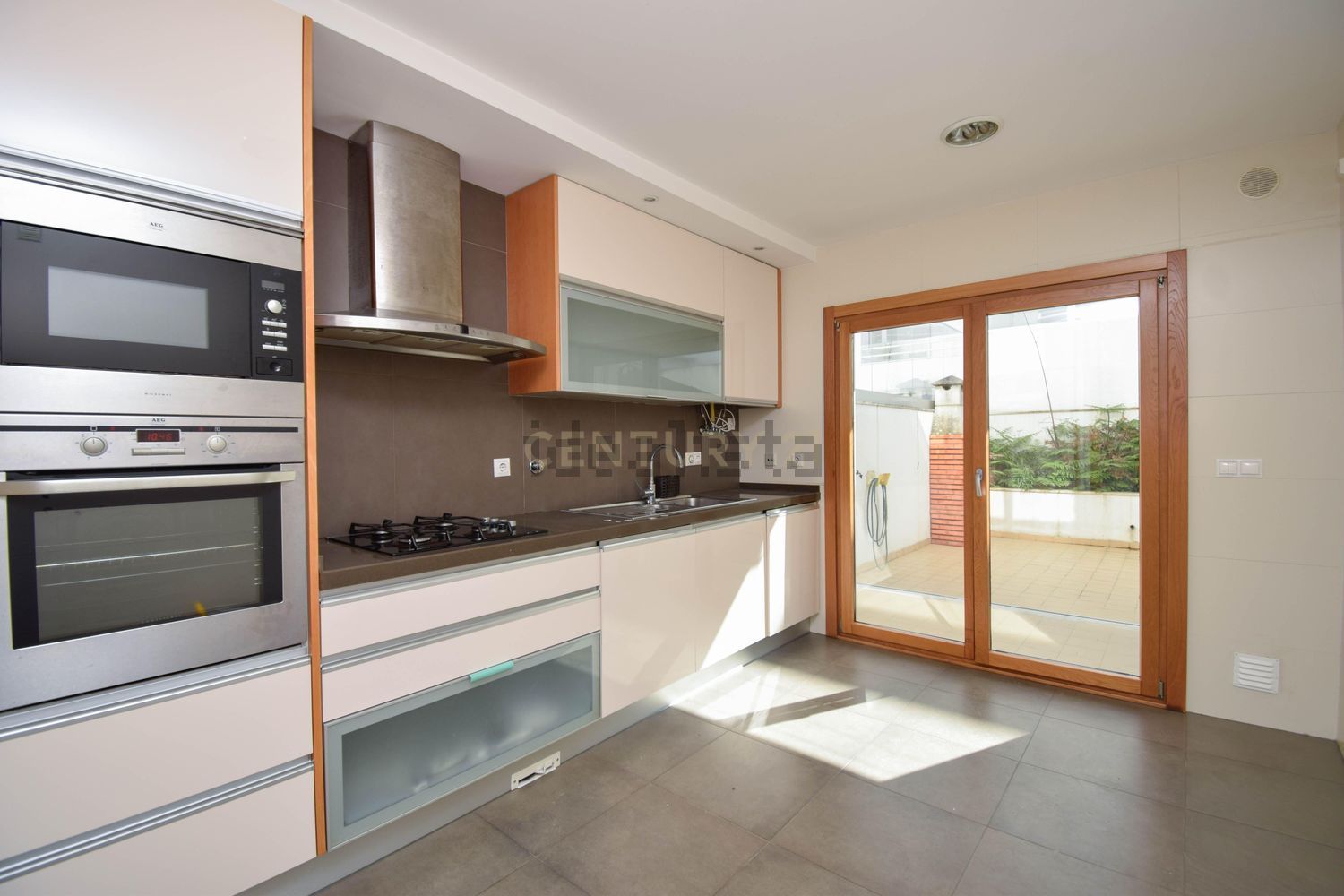 出租公寓 t2在Rua Manuel Alfredo Tito Morais, 10 - 厨房