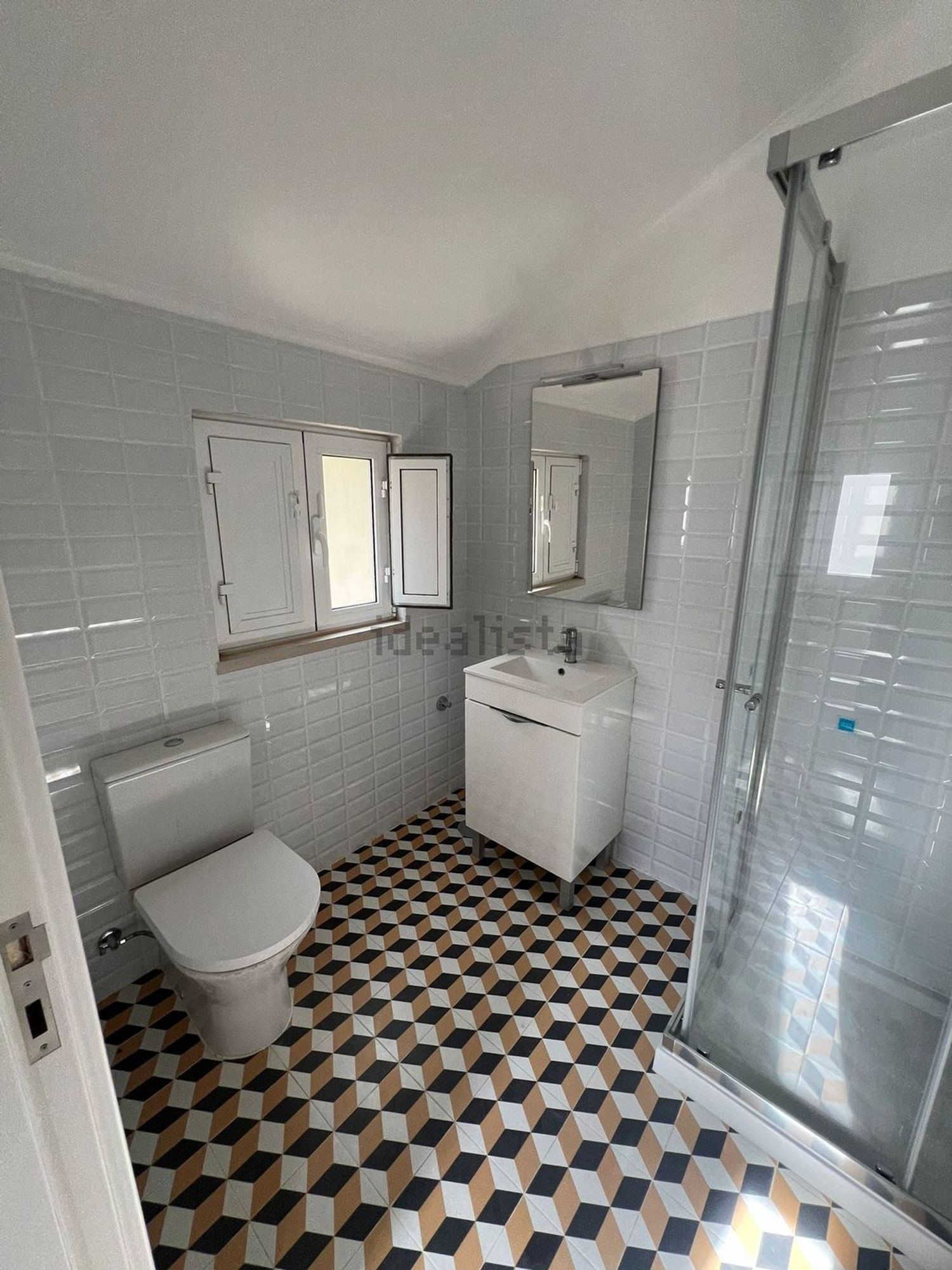 出租房间在Bairro da Mata, 9 - 卫生间