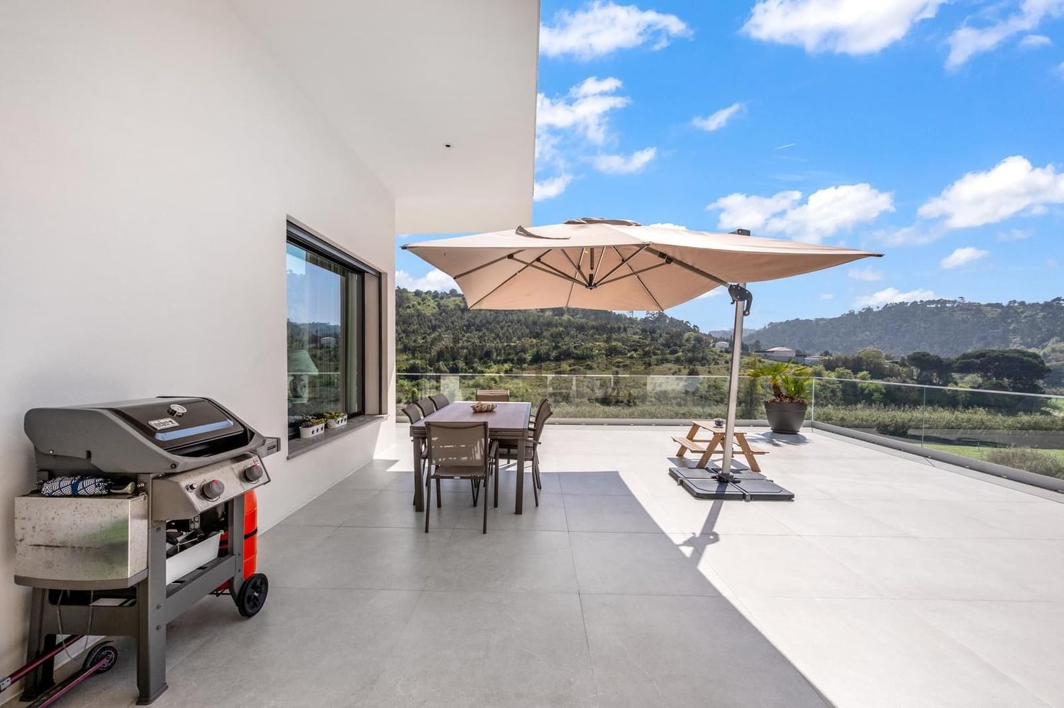 小楼房或独栋别墅出售在Rua das Lombas - 阳台