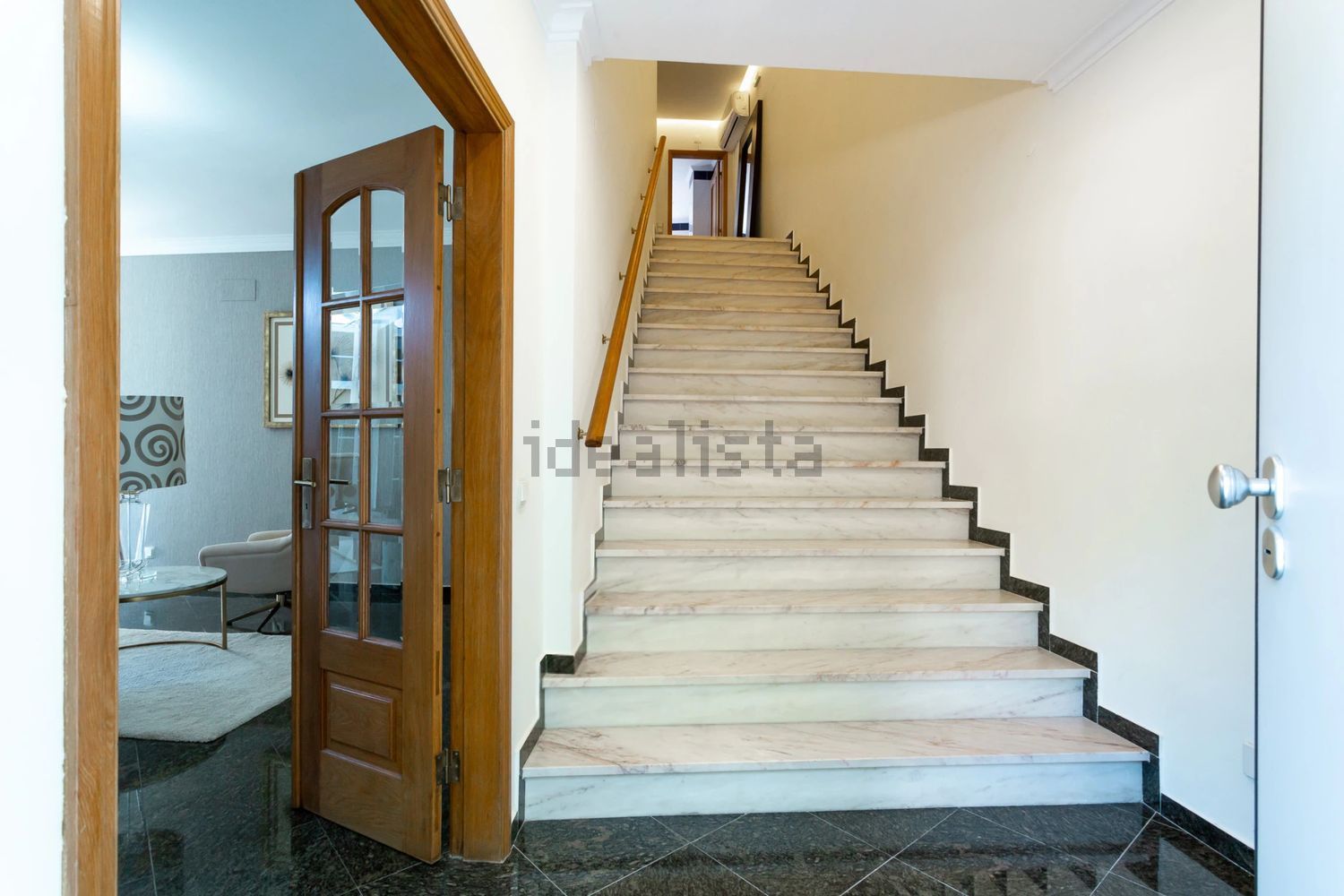 小楼房或独栋别墅出售在Rua do Alecrim - 详情