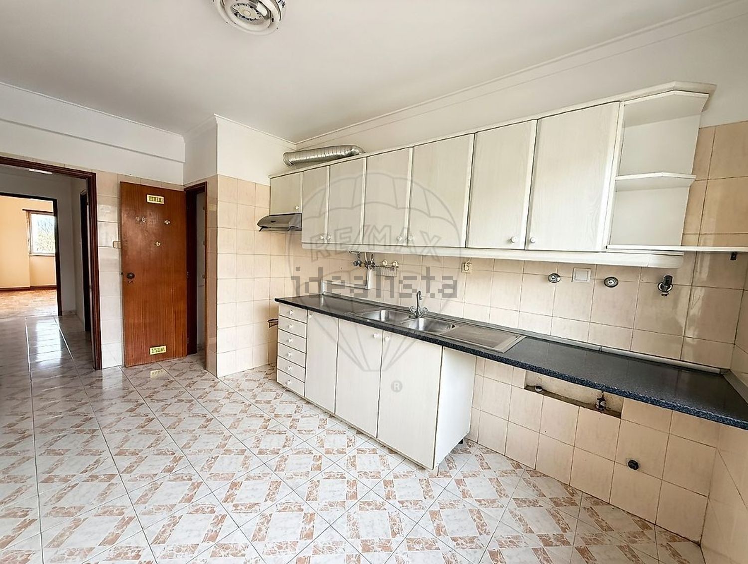 出租公寓 t2在Rua António Maria Bravo - 厨房