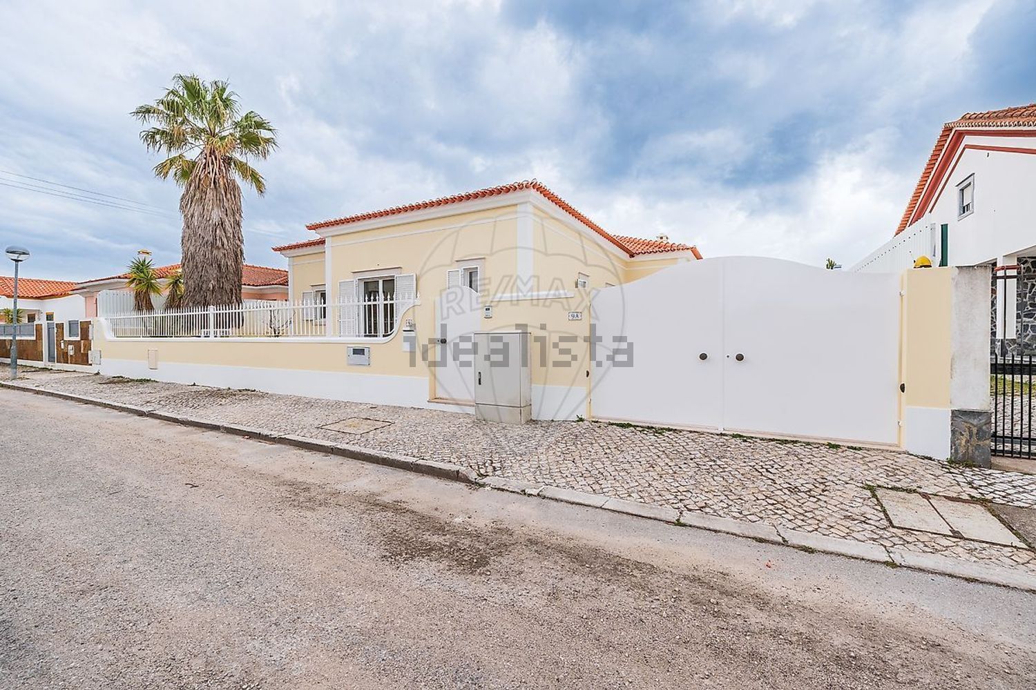 小楼房或独栋别墅出售在Rua Jorge Peixinho - 外立面