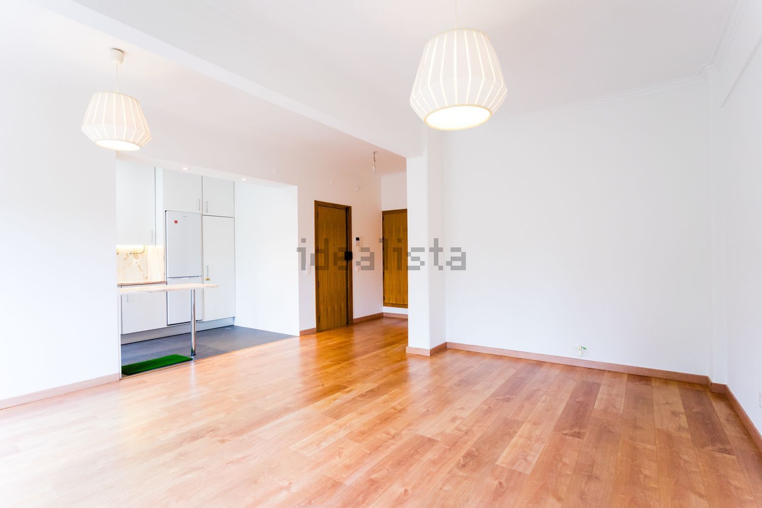 出租公寓 t2在Rua Luís Pastor de Macedo - 客厅