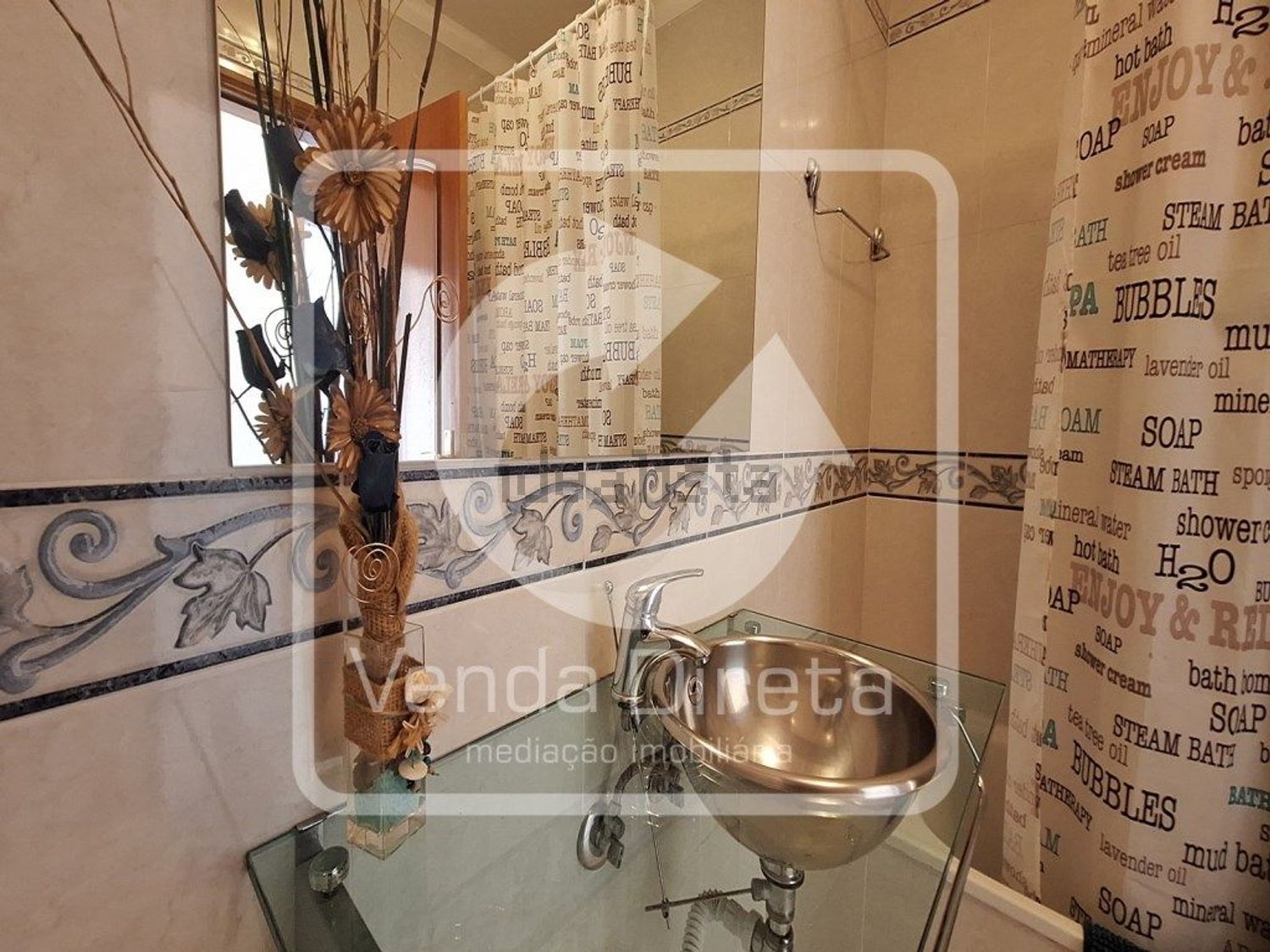 出租公寓 t3在Rua Salgueiro Maia, 34 - 卫生间