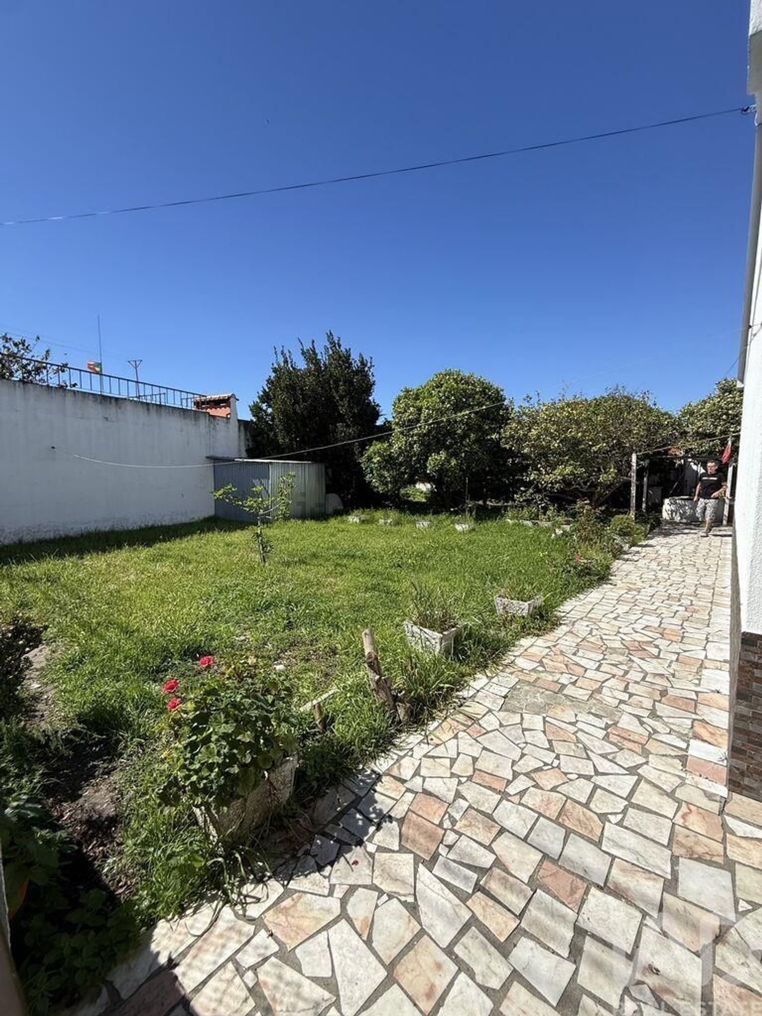 小楼房或独栋别墅出售在Alhos Vedros - 花园