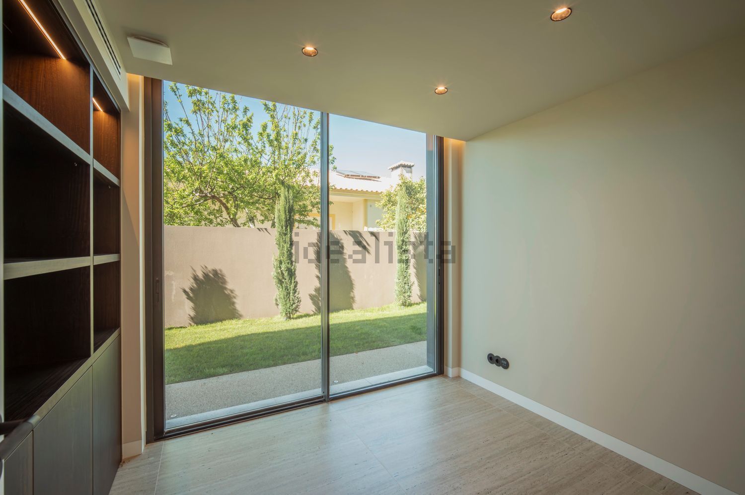 小楼房或独栋别墅出售在Avenida do Mar - 照片