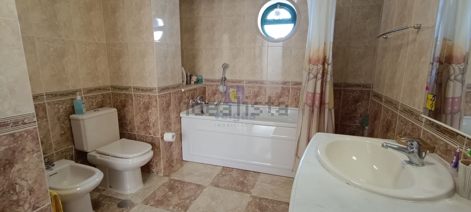 出租小楼房或别墅在Centro - 卫生间