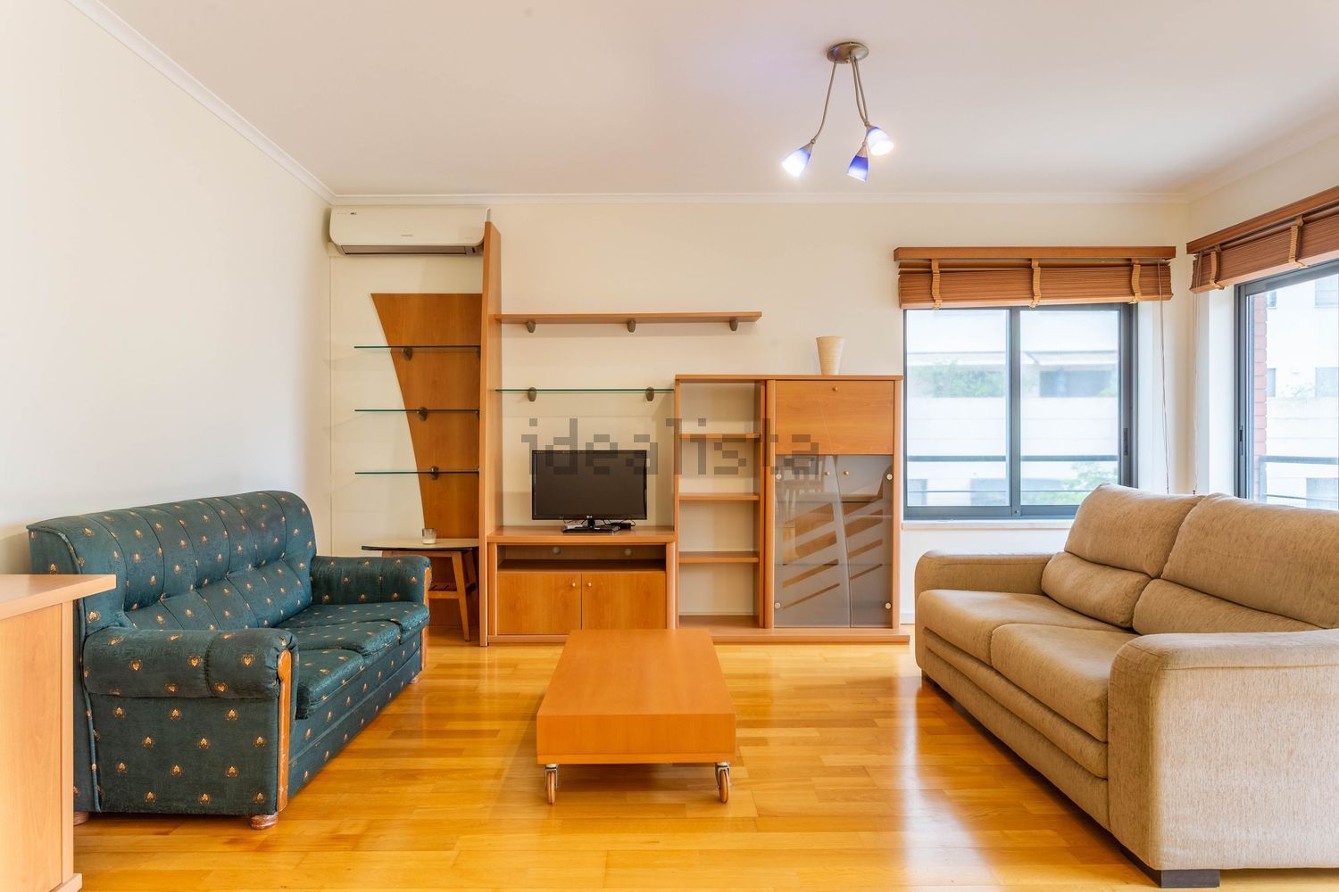 出租公寓 t2在Avenida Infante Dom Henrique - 客厅