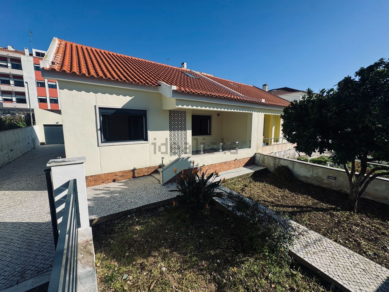 出租双拼别墅在Rua Barbosa Du Bocage, 4 - 外立面