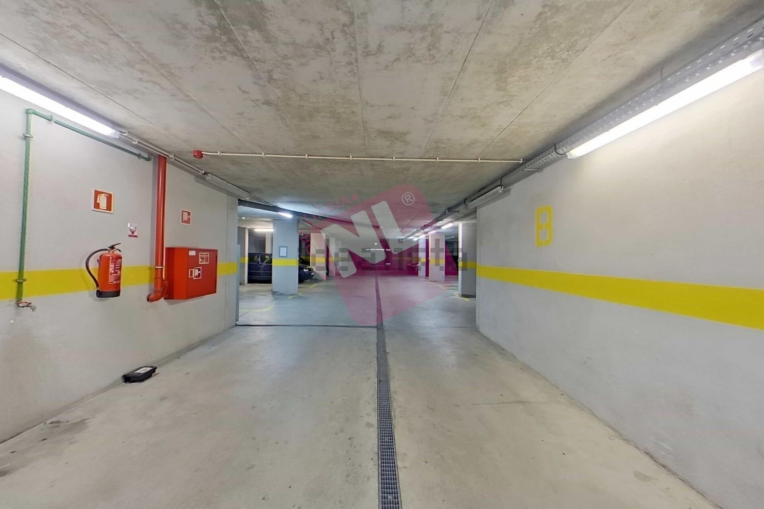 出租公寓 t2在Rua Fernando Gusmão, 17 - 停车位