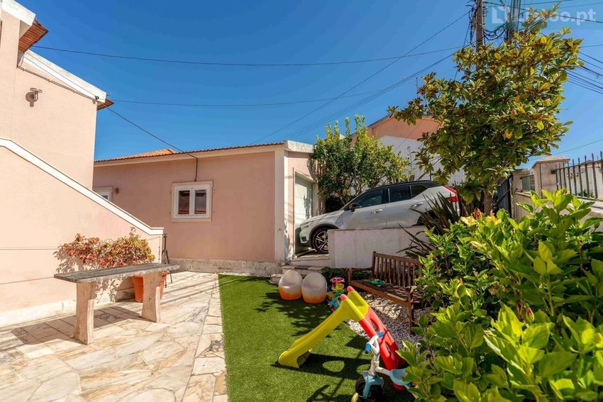 小楼房或别墅出售在Rua Dom António Correia de Sá