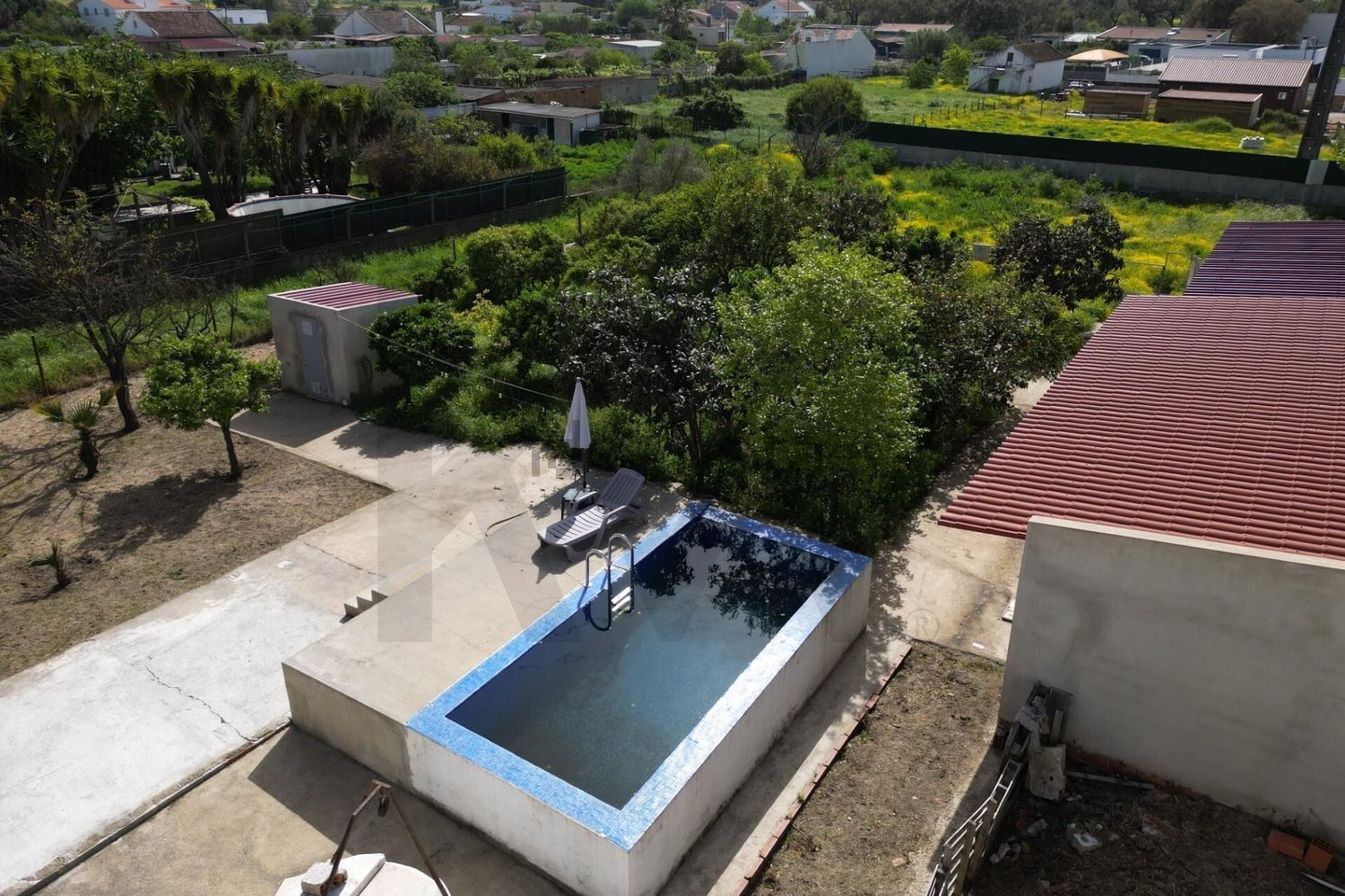 小楼房或独栋别墅出售在Rua António Aleixo - 游泳池