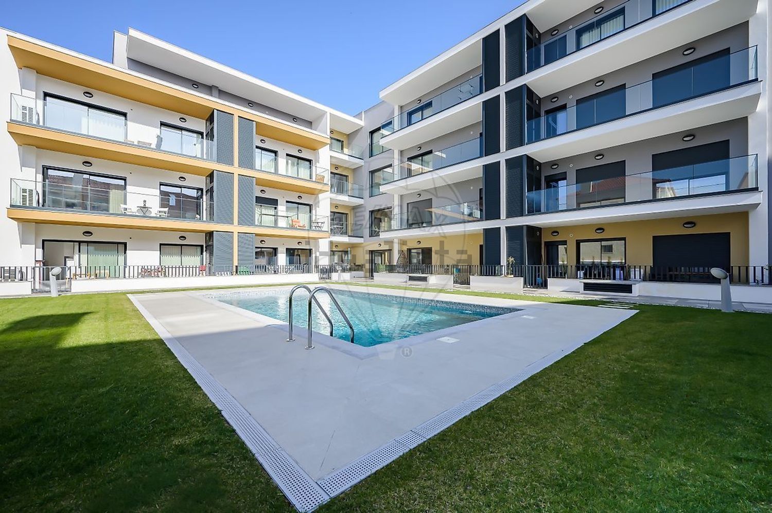 公寓 t2出售在Rua 25 de Abril - 游泳池