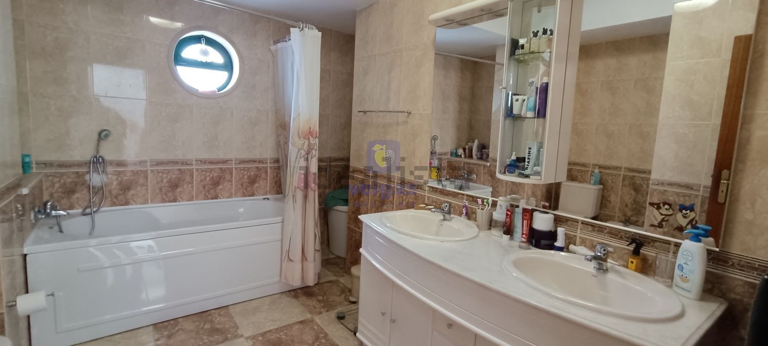 出租小楼房或别墅在Centro - 卫生间