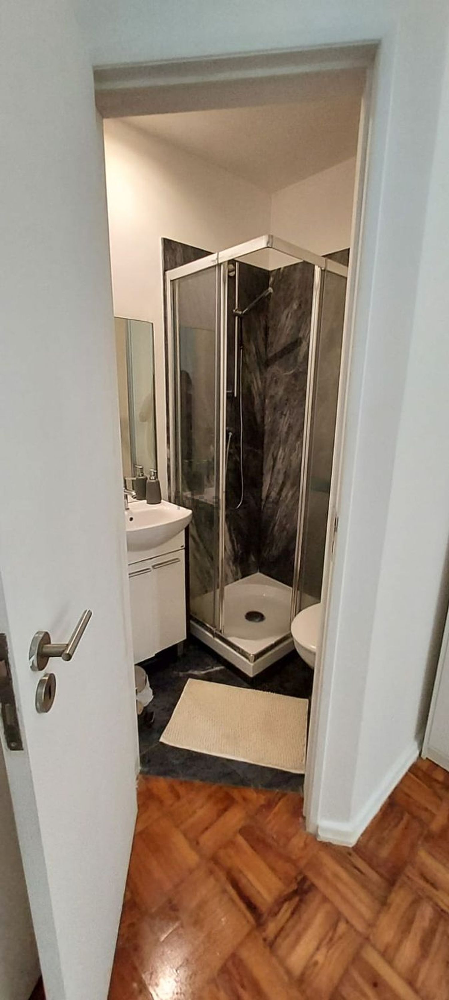 出租房间在Rua Professor José Pinto Correia, 47 - 卫生间