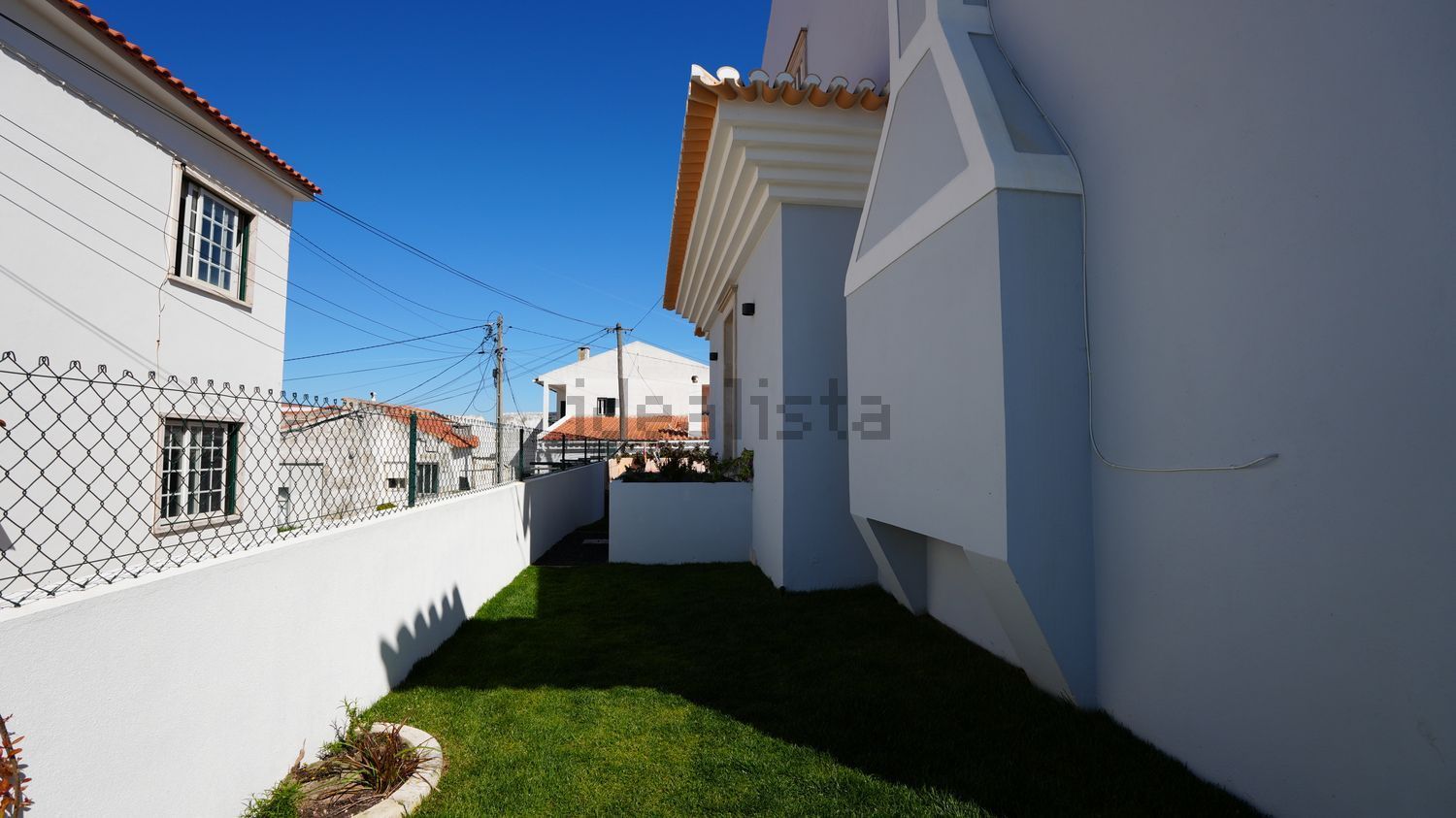 小楼房或独栋别墅出售在Estrada da Tomadia s/n - 外立面