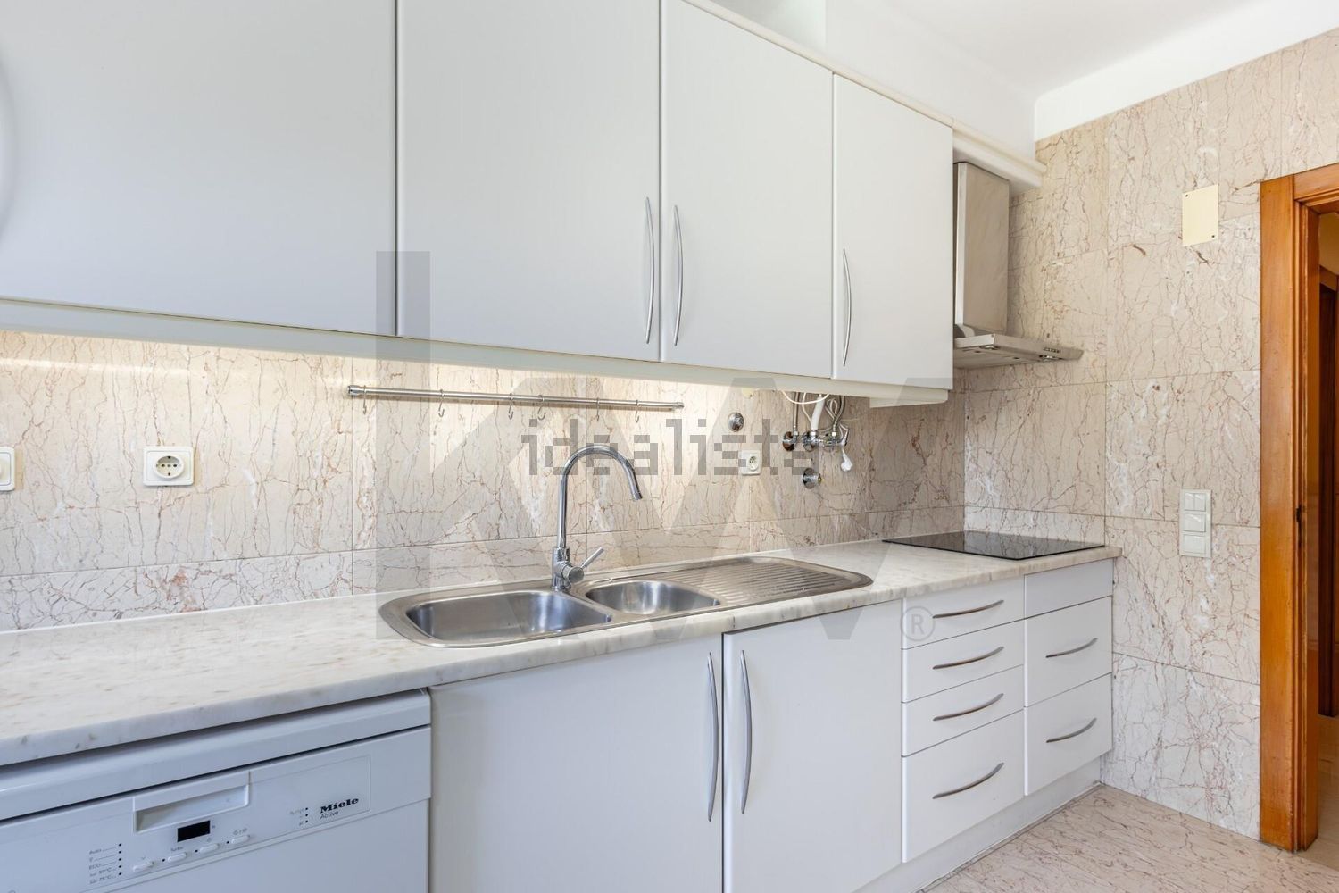 出租公寓 t3在Rua Professor Mark Athias, 1 b 1c, Nº - 厨房