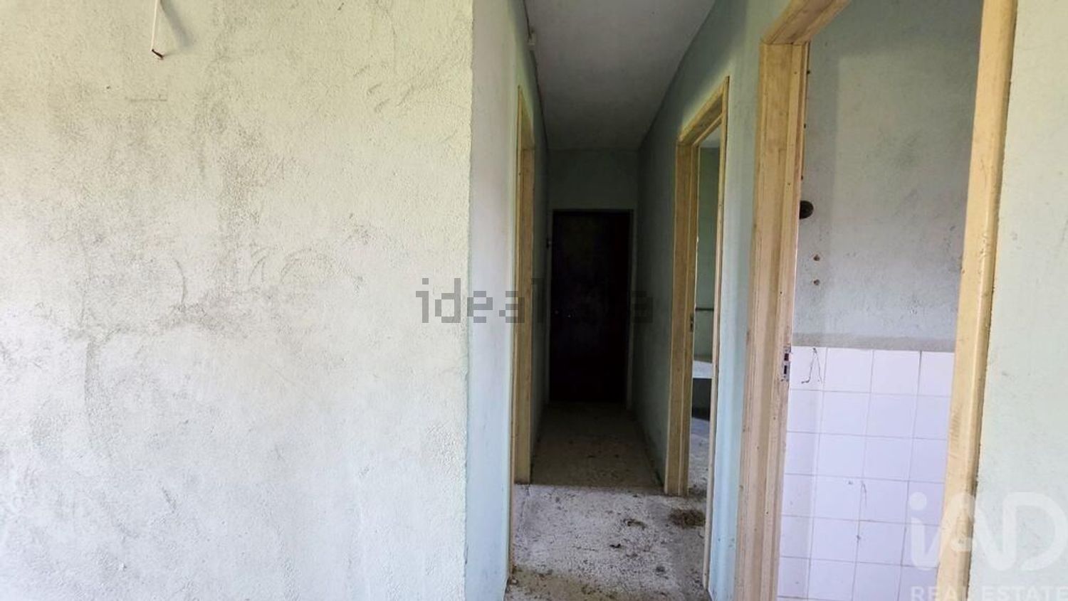 小楼房或独栋别墅出售在Lamas e Cercal - 过道