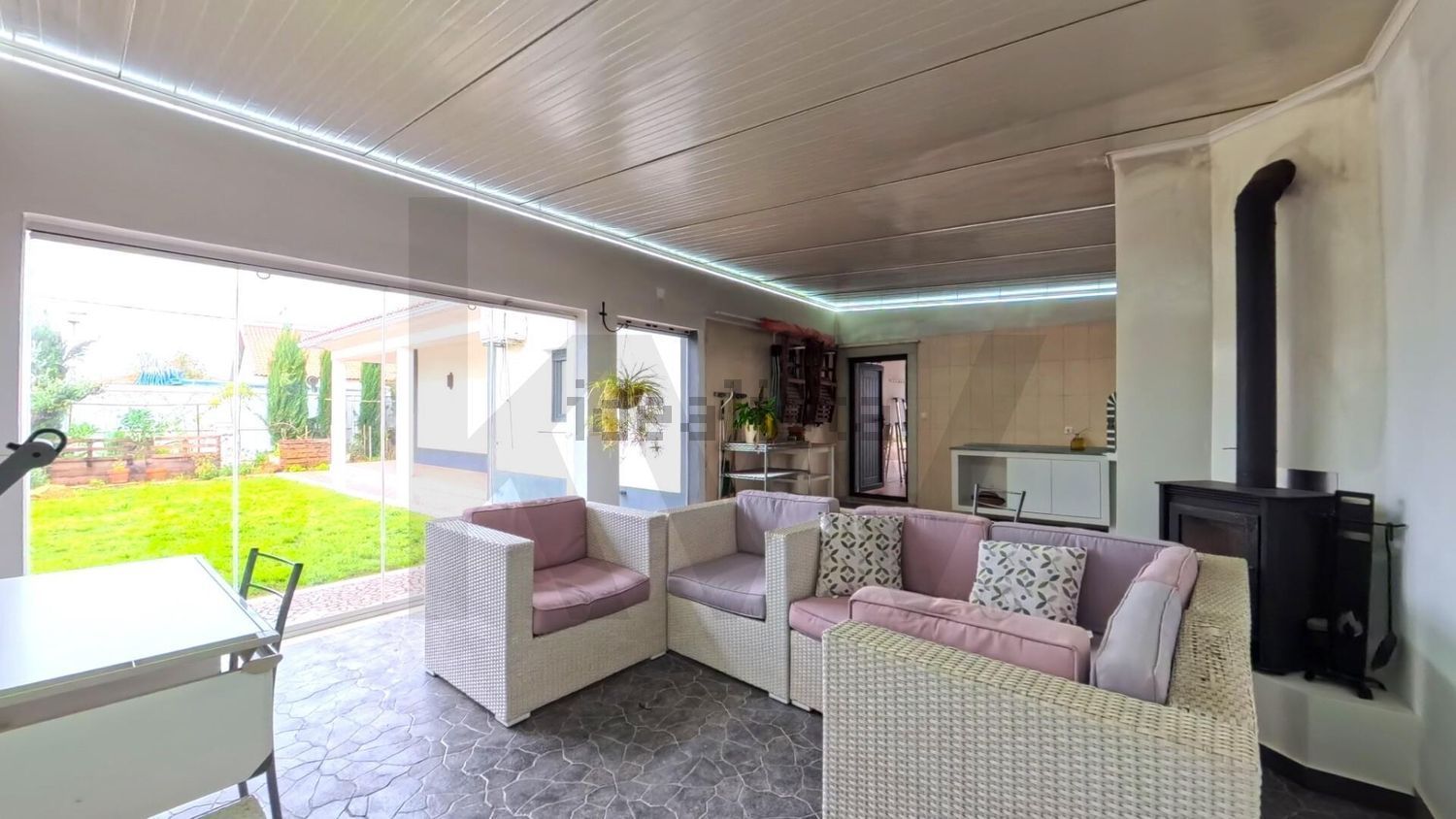 出租小楼房或别墅在Paz - Salgados - 客厅