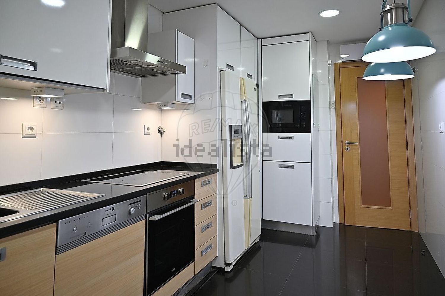 出租公寓 t3在Avenida Diogo Cão - 厨房