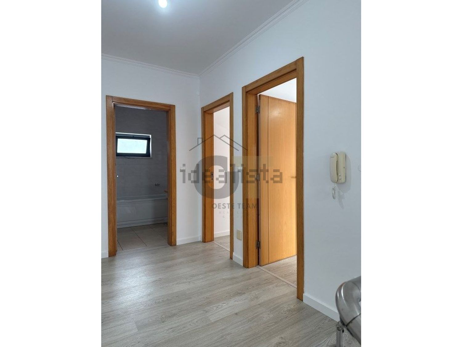 小楼房或独栋别墅出售在Rua Pulido Valente, 14 - 过道