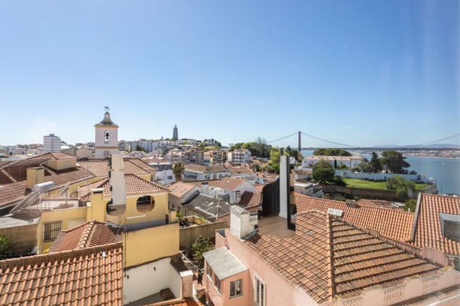 公寓 t3出售在Largo 1º de Maio, 19 - 周边